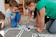 Kodowanie z wykorzystaniem puzzli i ozobotów (grupa IV)